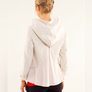 LULULEMON Pull Me Over Hoodie
Heathered Polar Cream / Polar Cream Size 6